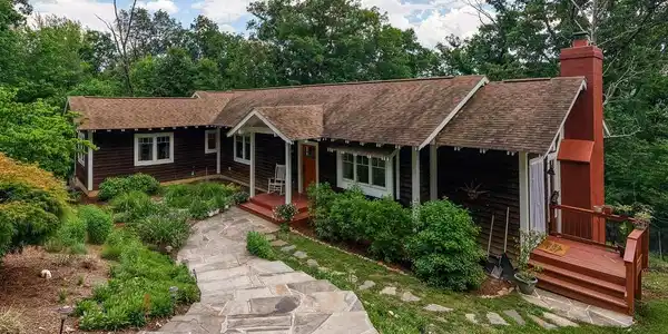 801 WOODSIDE DRIVE