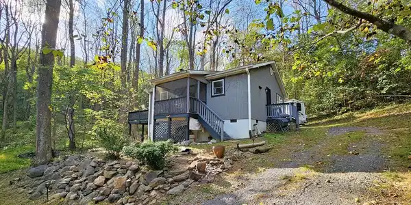 1043 RIDER HOLLOW LANE