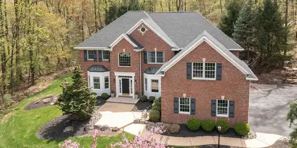 5572 NORTHWOOD DRIVE