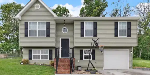60 LILLEIGH COURT