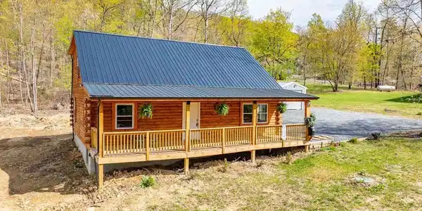 136 WILDWOOD LN
