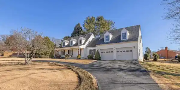 262 VILLAGE DR