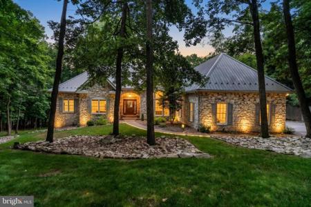 798 DOGWOOD TERRACE