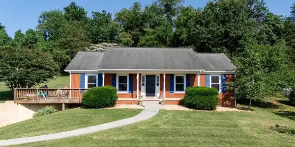 18 GREENFIELD ROAD