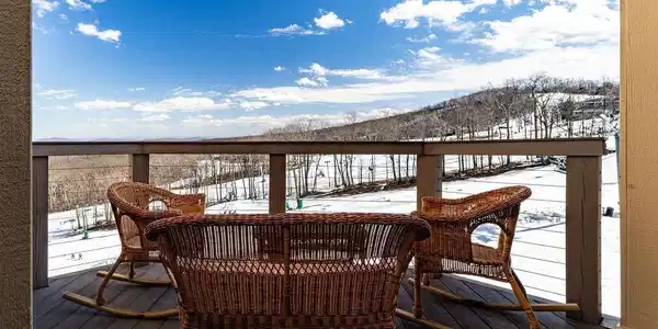 947 DIAMOND HILL CONDOS