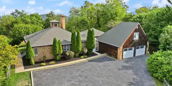 393 HIGH KNOB ROAD