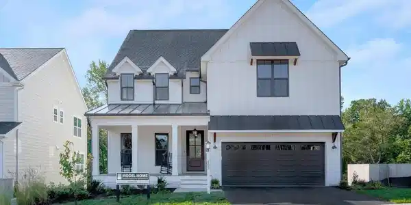 4 WARWICK DR