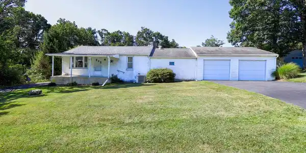 10572 UPPER STRASBURG