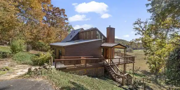504 FARMVIEW RD