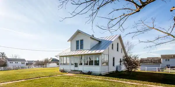 635 OAKWOOD DRIVE