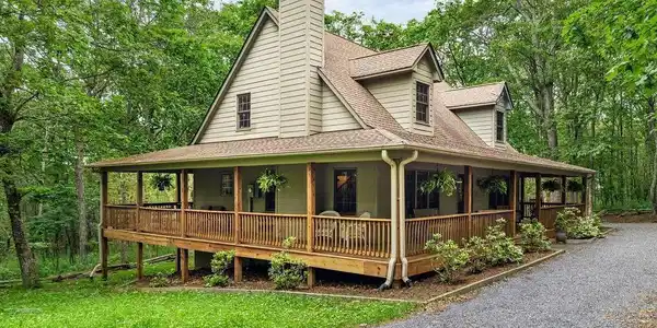 30 CEDAR DR