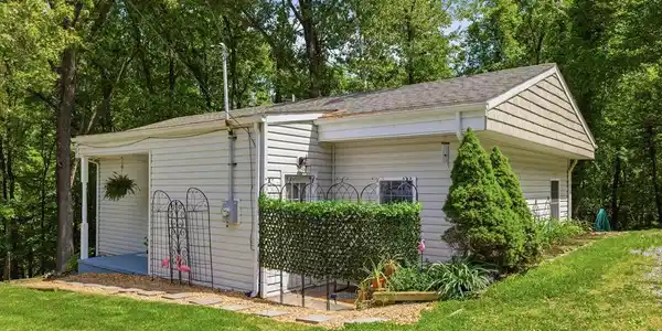 350 EVERGREEN LANE