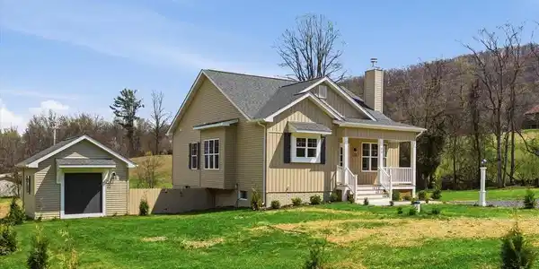 11 SCENIC LANE