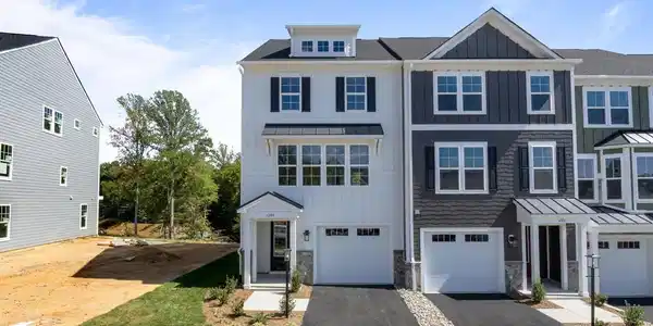 1354 LACONIA LN