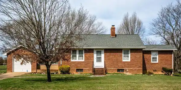 8635 NORTH VALLEY PIKE