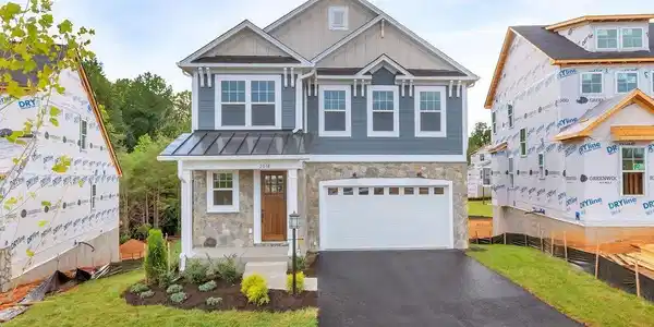 6B LACONIA LN