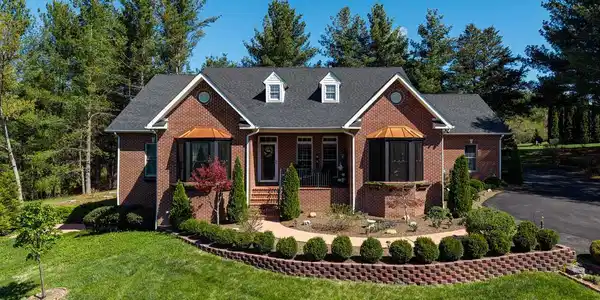40 BIRDSONG LANE