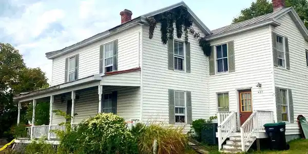 427 THOMPSON STREET