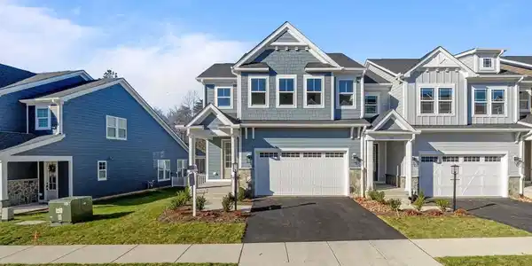 1329 LACONIA LN