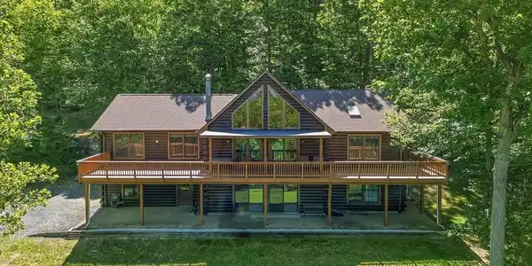 42 FOXRIDGE LANE