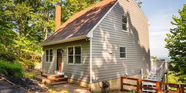 487 APPLEWOOD DRIVE