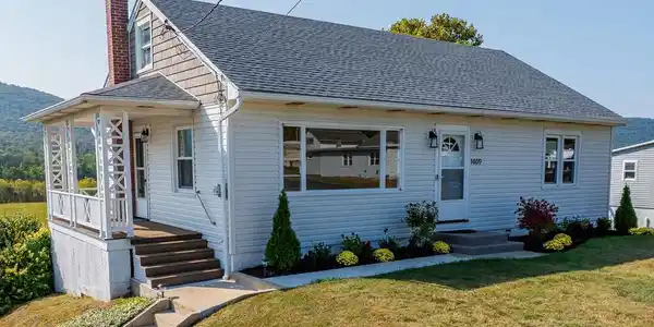 1409 MAPLE STREET