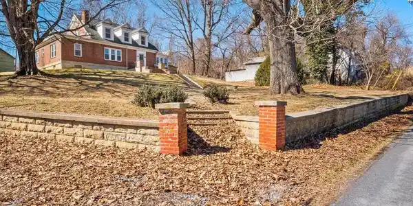 8 RAPHINE WALNUT LN