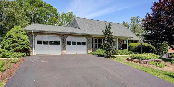 9495 HESSHIRE HILL COURT