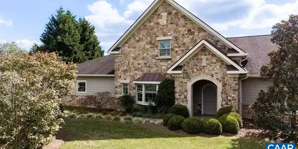 215 ROSEWOOD DR