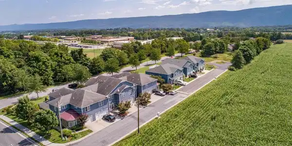 252 PARKSIDE COURT