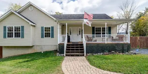 61 GOLDEN MAPLE LN