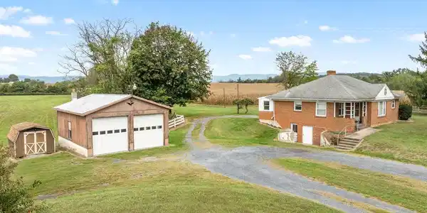 1982 BARBERSHOP ROAD