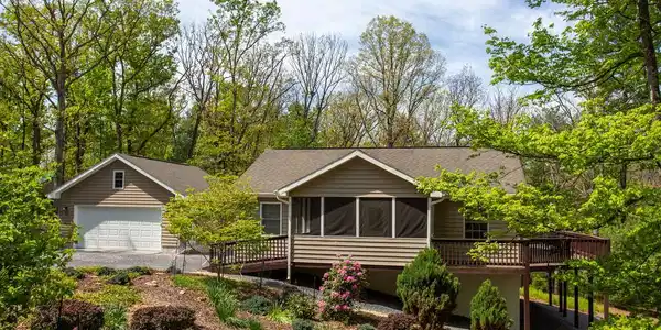 324 MOUNTAINTOP DRIVE