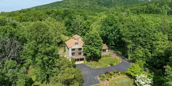 189 PILOT MOUNTAIN HOLLOW