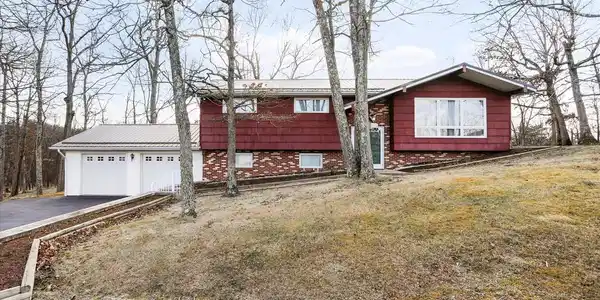 876 SUNRISE DRIVE
