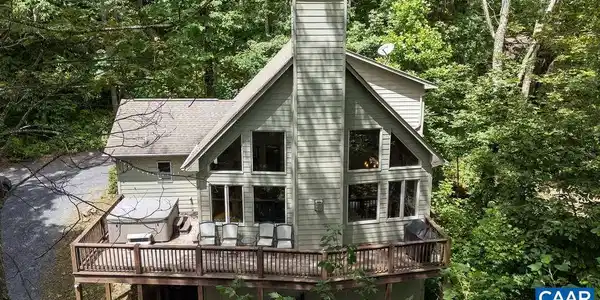 122 OAK LN