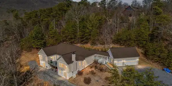 111 OAKVIEW DRIVE
