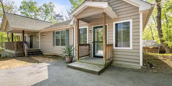392 PASSAGE LANE