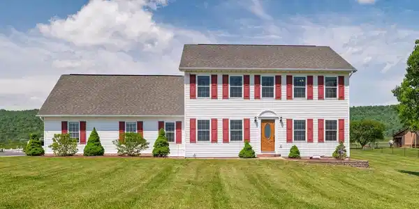 1643 THATCHER ROAD