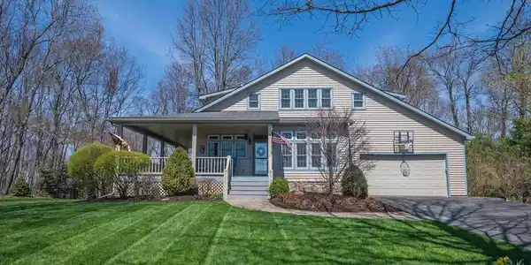 726 SUNSET RIDGE DRIVE