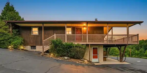 1933 WYNONAH DRIVE