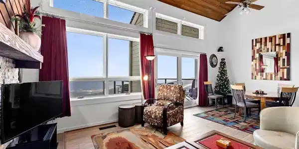 1472 LEDGES CONDOS