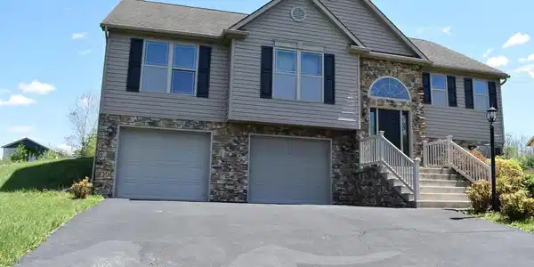 10912 DEERWOOD DRIVE