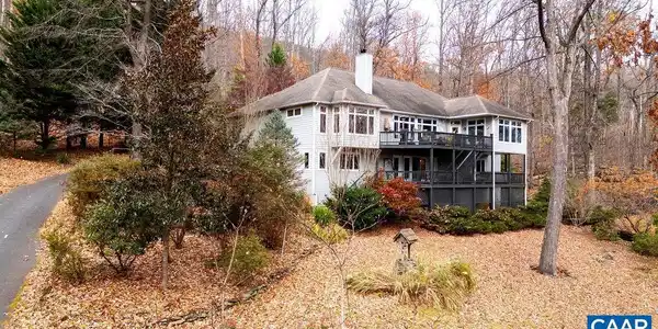 423 FOOTHILLS DR