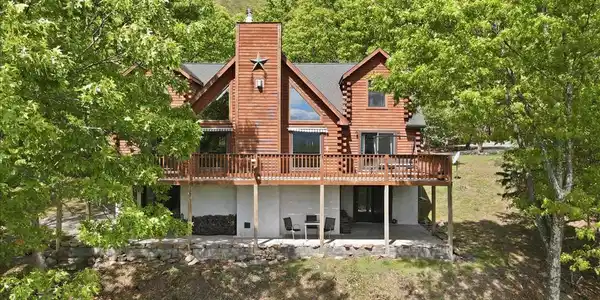1052 PARKSIDE DRIVE