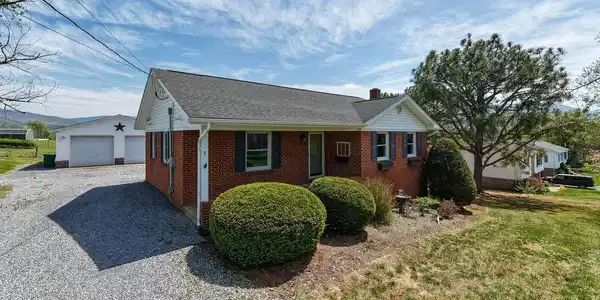 3 CEDAR DRIVE