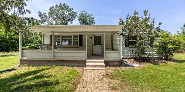 204 SKYVIEW LANE