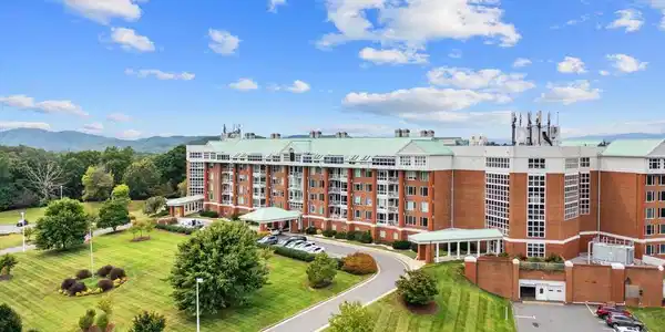 500 CRESTWOOD DR