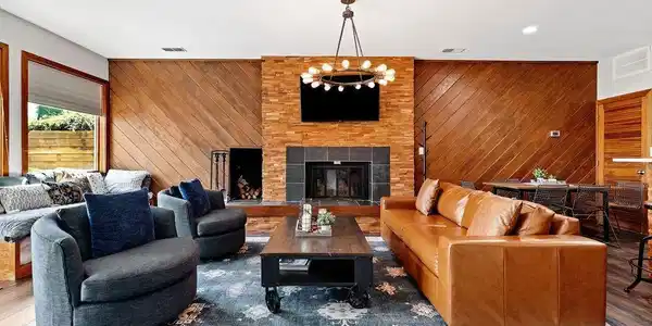 913 DIAMOND HILL CONDOS