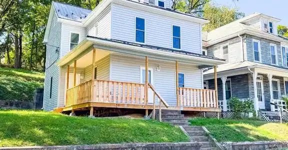 32 MANN AVENUE